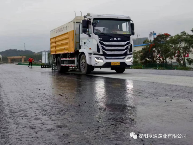 祝賀我司深汕西項(xiàng)目透層、封層試驗(yàn)段圓 滿成功